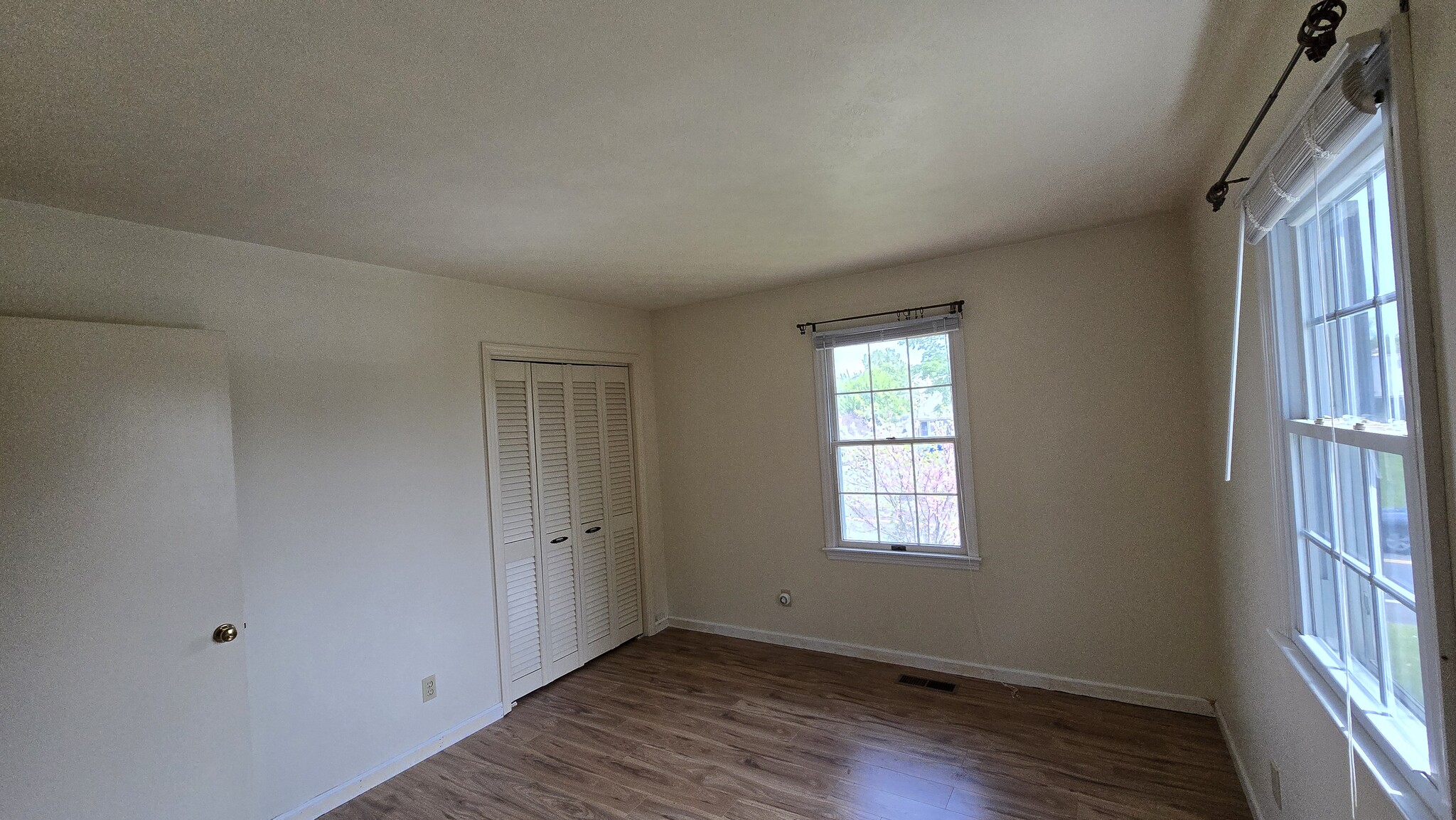 corner bedroom - 790 Vine St