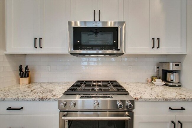 Building Photo - Stunning newer home in a great Boise location