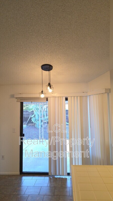 Building Photo - 26661 Braddock Rd