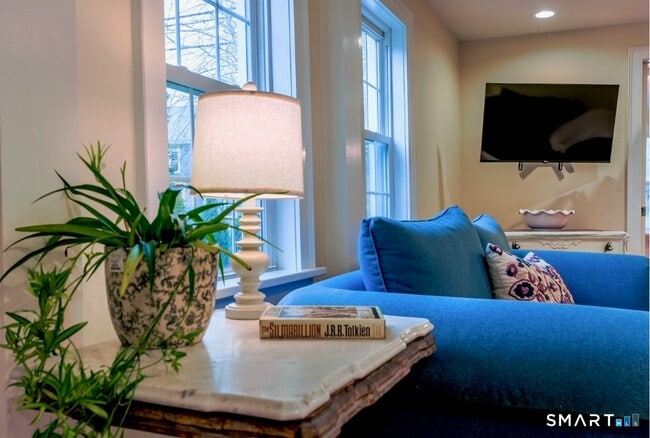 Building Photo - 33 Main St