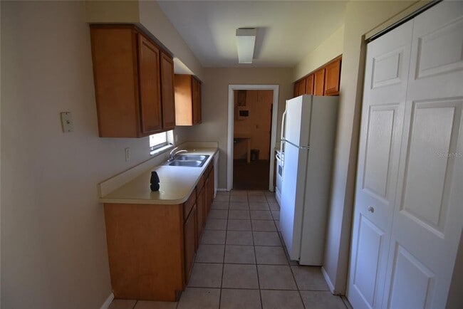 Building Photo - 423 Longwood Cir
