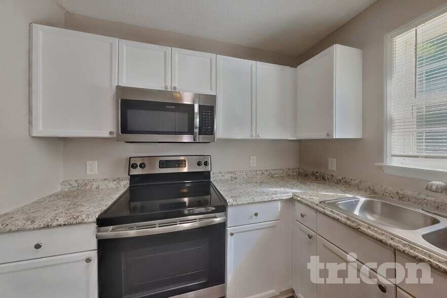 Building Photo - 105 Pinto Ln