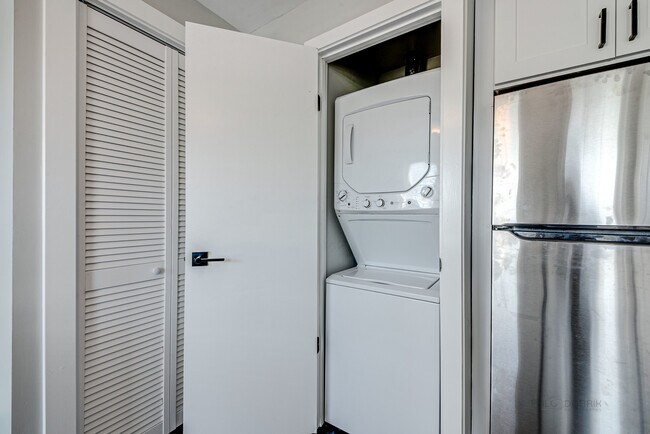 Building Photo - 201 S Main St