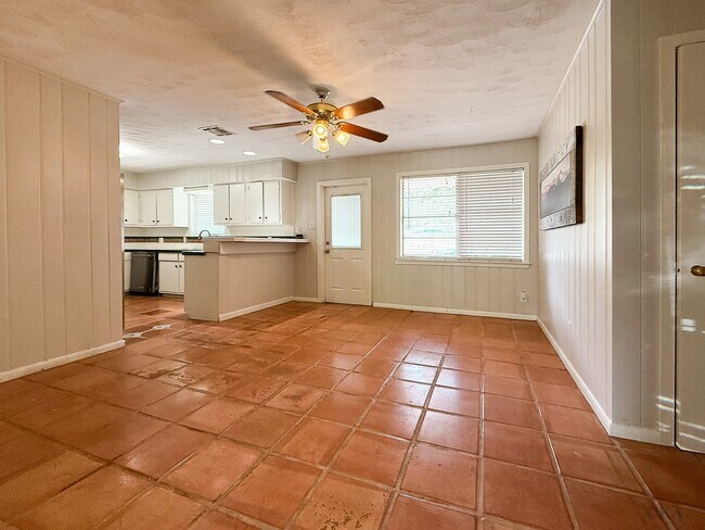 Building Photo - 8902 Blankenship Dr