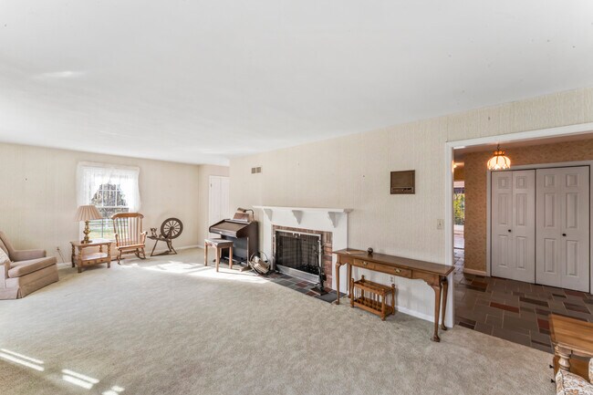 Building Photo - 23 Westview Dr