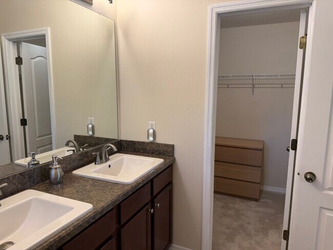 Building Photo - 5610 Kingletsound