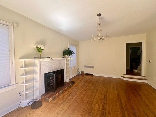 Building Photo - PENDING APPLICATION; Charming 4BD Olympia ...
