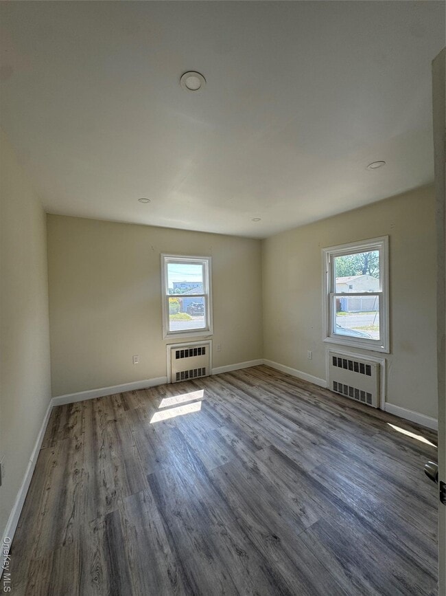 Building Photo - 2015 Great Neck Rd