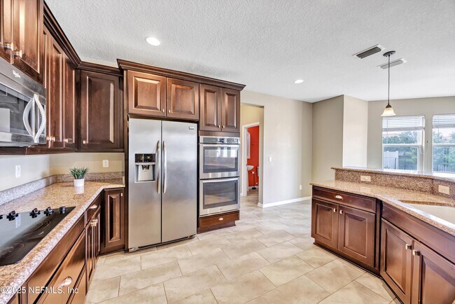 Building Photo - 12237 Woodview Dr