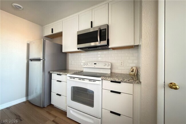 Building Photo - 8101 W Flamingo Rd