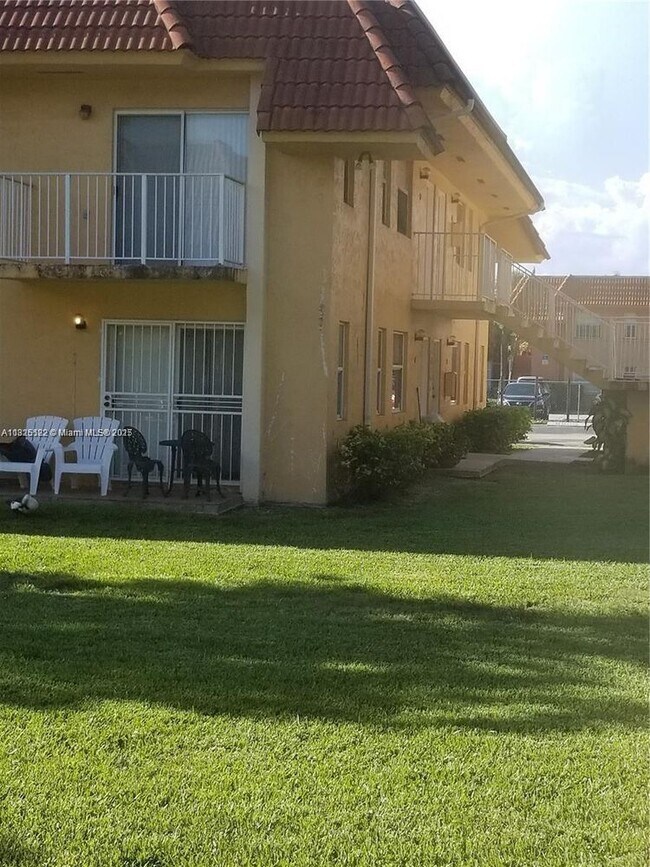 Building Photo - 7141 SW 129th Ave