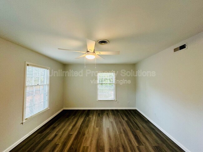 Building Photo - 420 Rose Ave