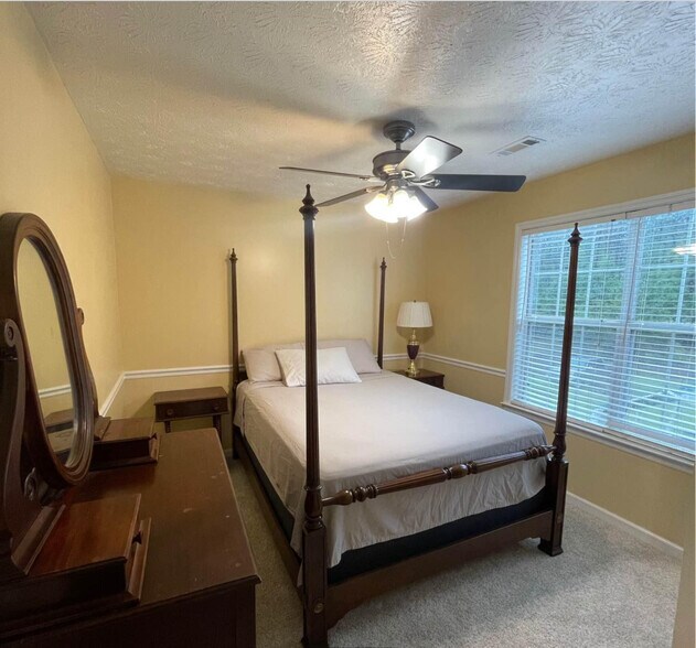 Primary Photo - 145 Candlewood Dr