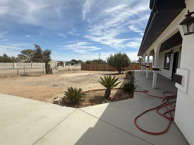 Building Photo - 12977 Cactus St