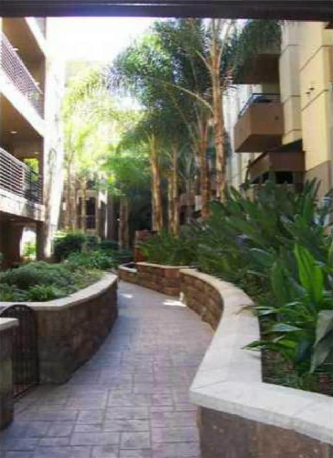 Building Photo - Spacious Condo in East Village area