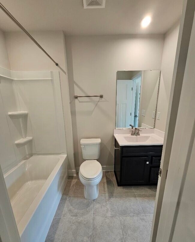 Building Photo - 303 Golan Cir
