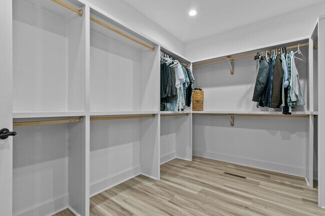 Building Photo - 14 Wisteria Way