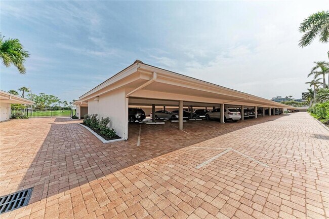 Building Photo - 603 Longboat Club Rd