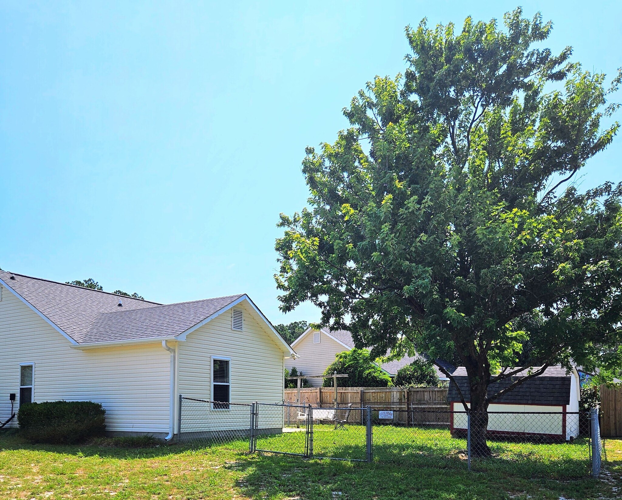 Fenced-in back yard and large side yard - 2127 Winter Moss Ln