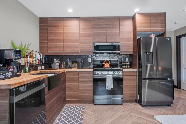 Building Photo - 5011 Charmwood Dr