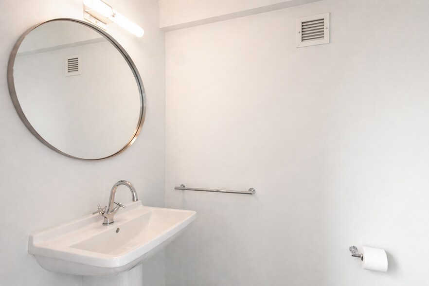 Building Photo - 1 Earhart St