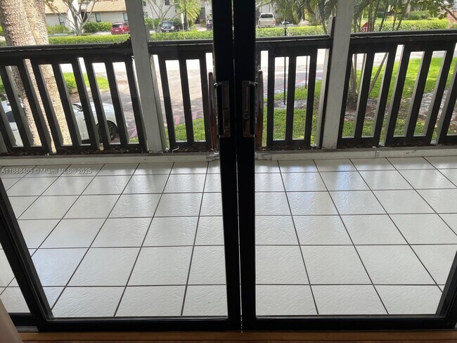 Building Photo - 1021 Mockingbird Ln