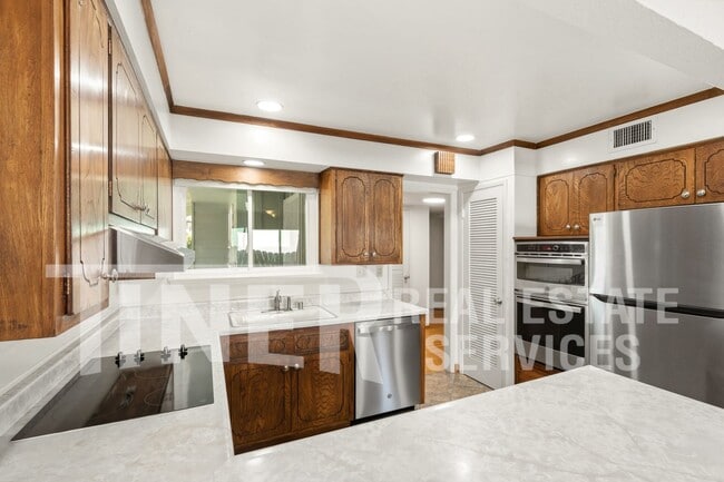 Building Photo - 8665 Everglade Dr