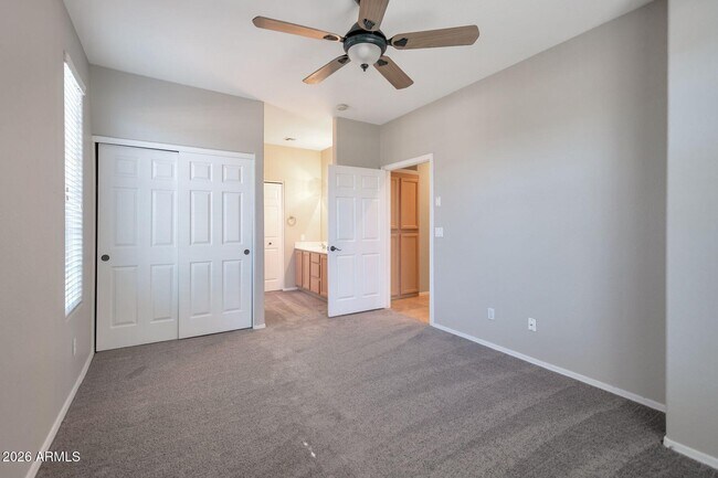 Building Photo - 1633 E Lakeside Dr