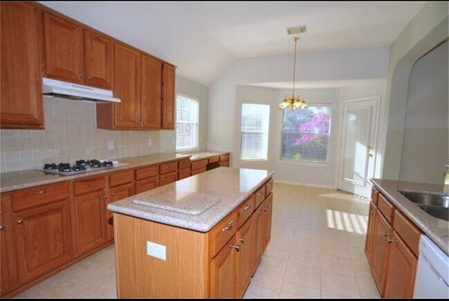 Building Photo - 1030 Walnut Pointe