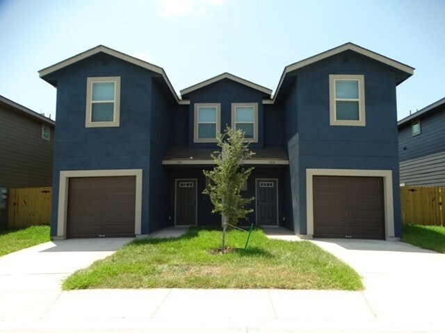 Building Photo - 7010 Lakeview Dr.