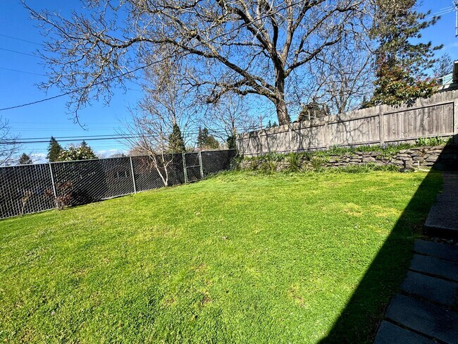 Building Photo - Bittersweet memories, Full Beautiful Remodel Highly Desired Lincoln Neighborhood