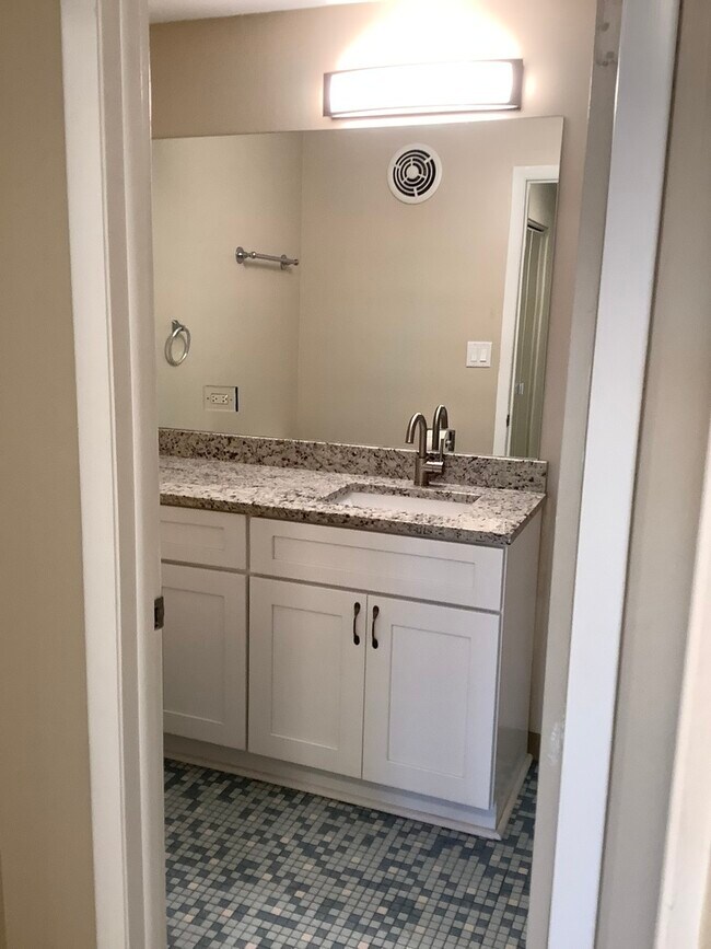 Building Photo - 10408 Menard Ave