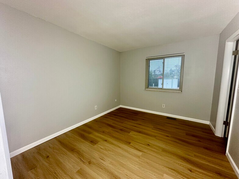 Building Photo - 13225 Grove Way