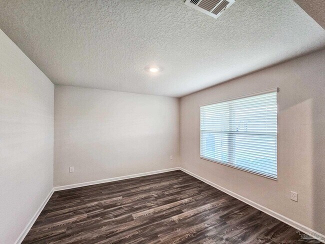 Building Photo - 5249 Peach Dr