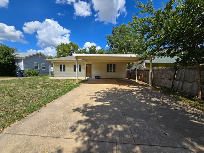 Building Photo - Cute 2 bedroom home near OBU