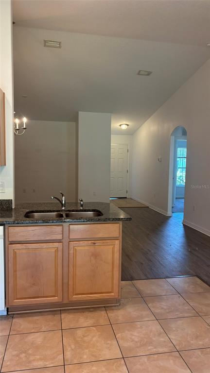 Building Photo - 6 Wood Amber Ln