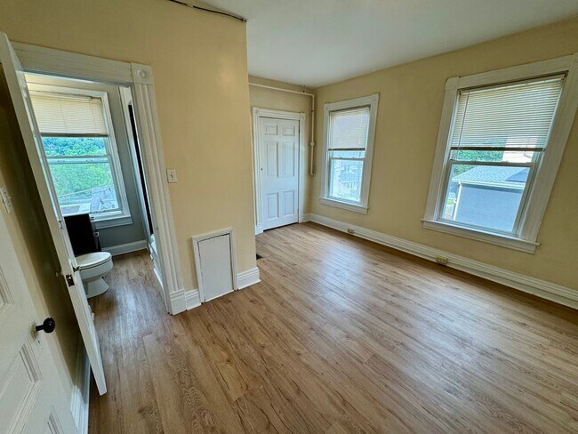 Building Photo - 4451 Highridge St