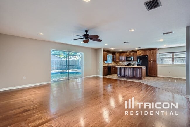 Building Photo - 2062 Southpointe Dr