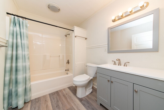 Building Photo - 1007 Sherman St SE