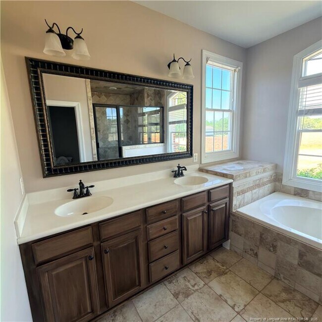 Building Photo - 3686 Linden Rd