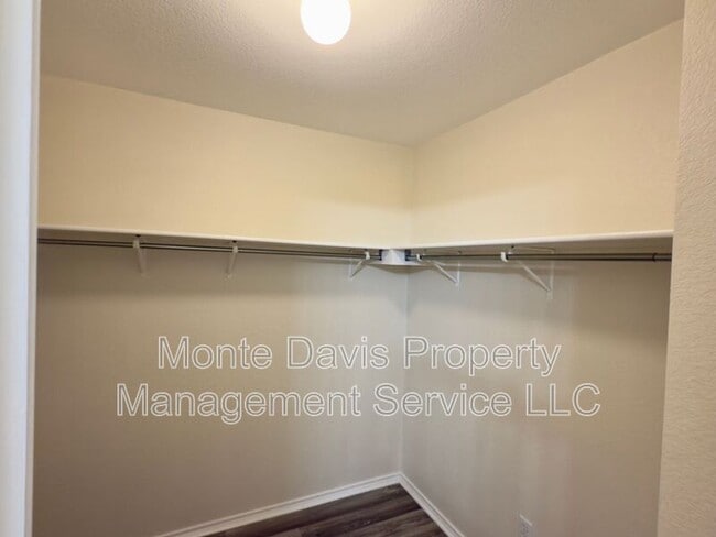 Building Photo - 1206 Devil Ridge