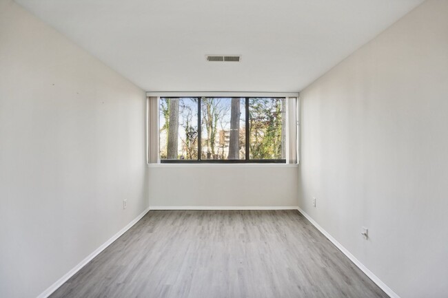 Building Photo - beautifully updated 1-bedroom, 1-bath condo