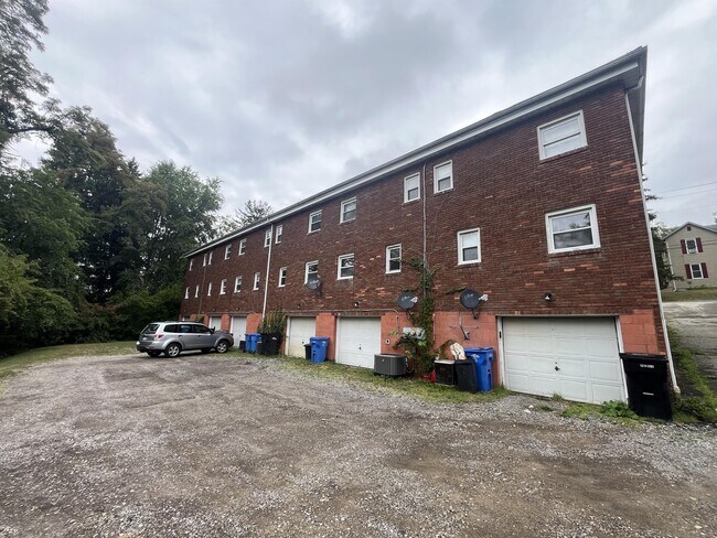 Building Photo - 728 Brownstown Rd