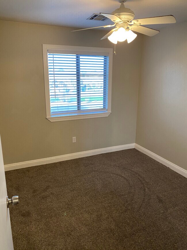 Building Photo - 1165 S Red Rock Ct