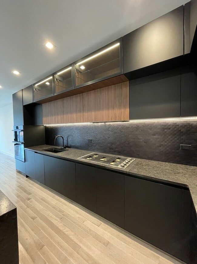 Building Photo - 719 N Elizabeth St