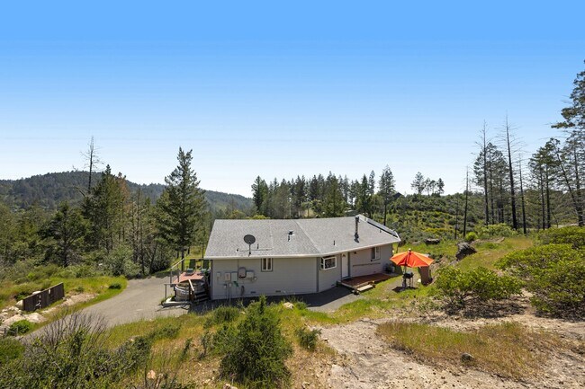 Building Photo - 323 Bodmer Ln