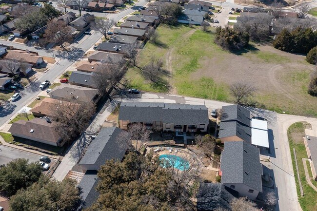Building Photo - 5742 Marina Dr