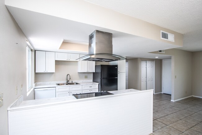 Building Photo - 3Br in gated community
