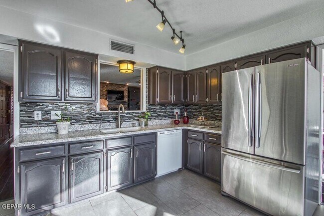 Building Photo - 6344 Via Aventura Dr