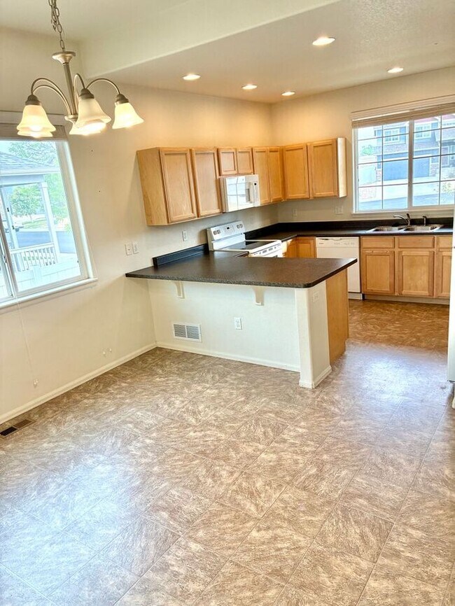 Building Photo - Beautiful 4 Bedroom Two-Story Home in Windsor!